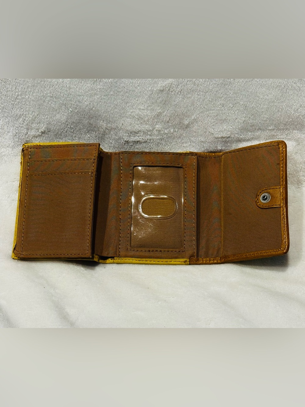 Fossil leather trifold wallet L floral applique details Trifold Vtg Yellow Boho - Picture 6 of 10